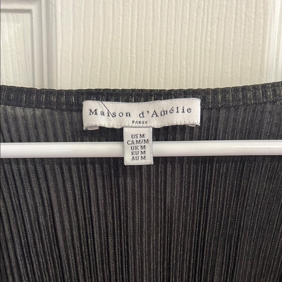 Maison d’Amelie Elegant Black Long Sleeve Top - Picture 2 of 4